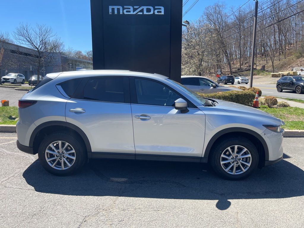2023 Mazda CX-5 S Preferred package Auto AWD's photo