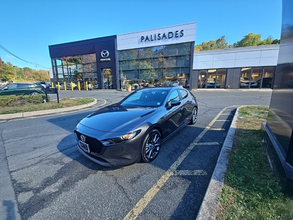 2025 Mazda Mazda3 2.5 s Preferred Hatchback photo 2
