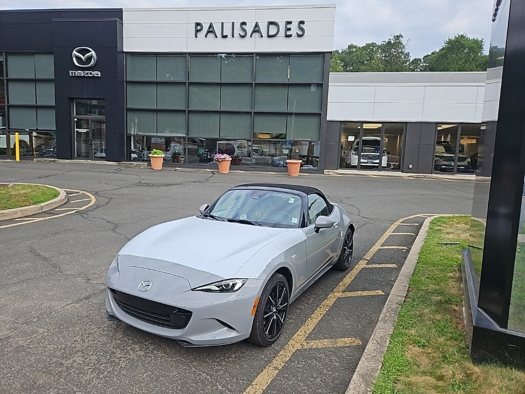 2025 Mazda MX-5 Miata Miata Grand Touring photo 3