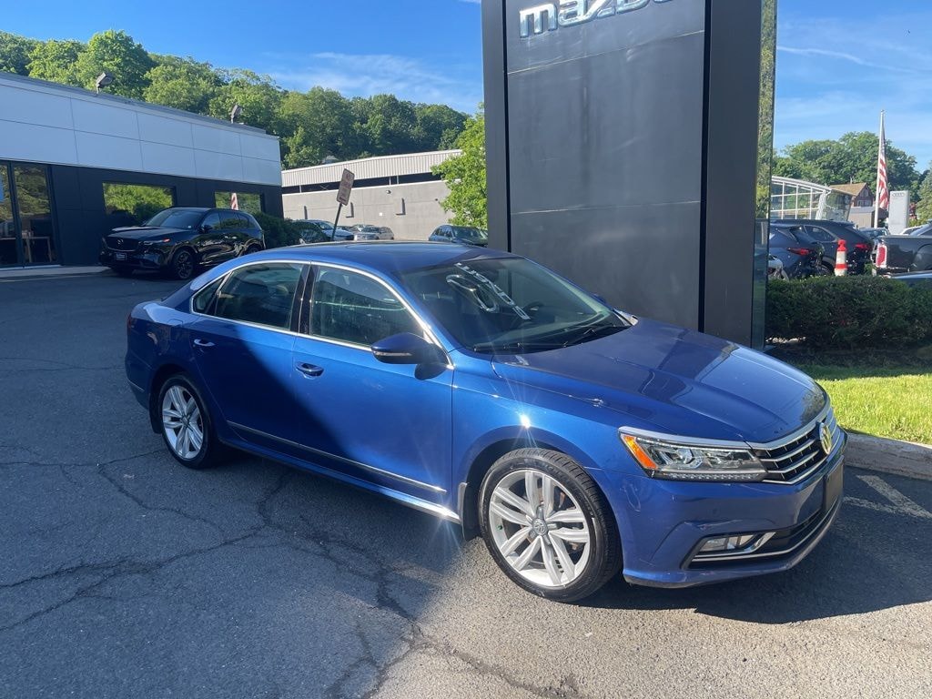 Used 2017 Volkswagen Passat 1.8T SE w/Technology Sedan
