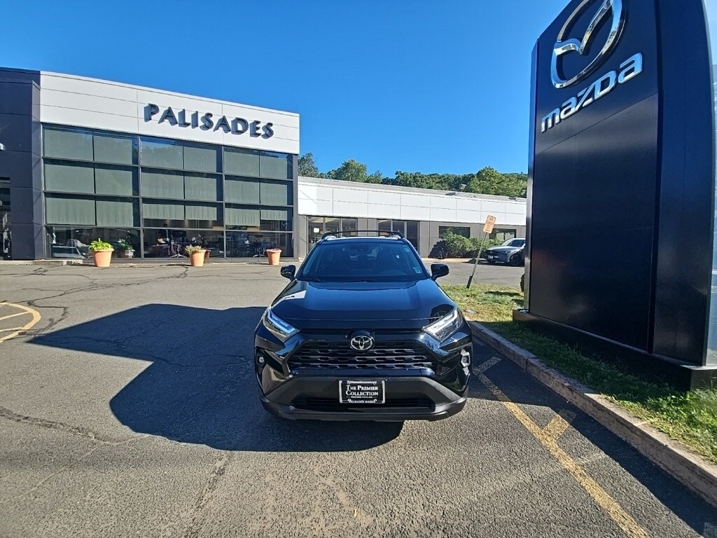 2022 Toyota RAV4 XLE Premium photo 2