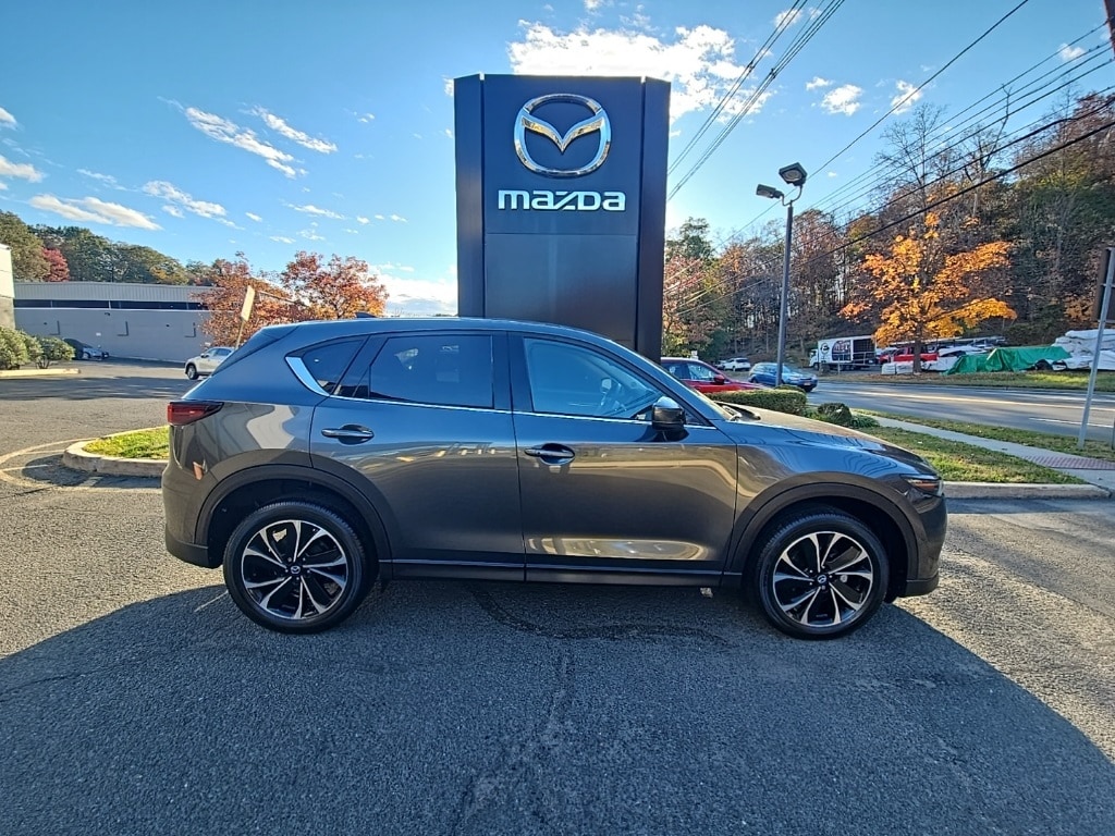 2023 Mazda CX-5 S Premium package