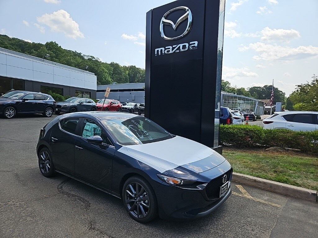 2025 Mazda Mazda3 2.5 s Preferred photo 2