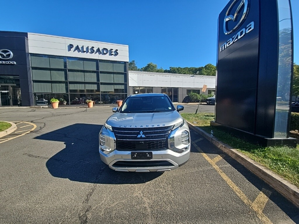 2022 Mitsubishi Outlander SE photo 3
