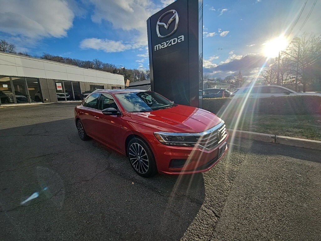 2022 Volkswagen Passat 2.0T Limited photo 2