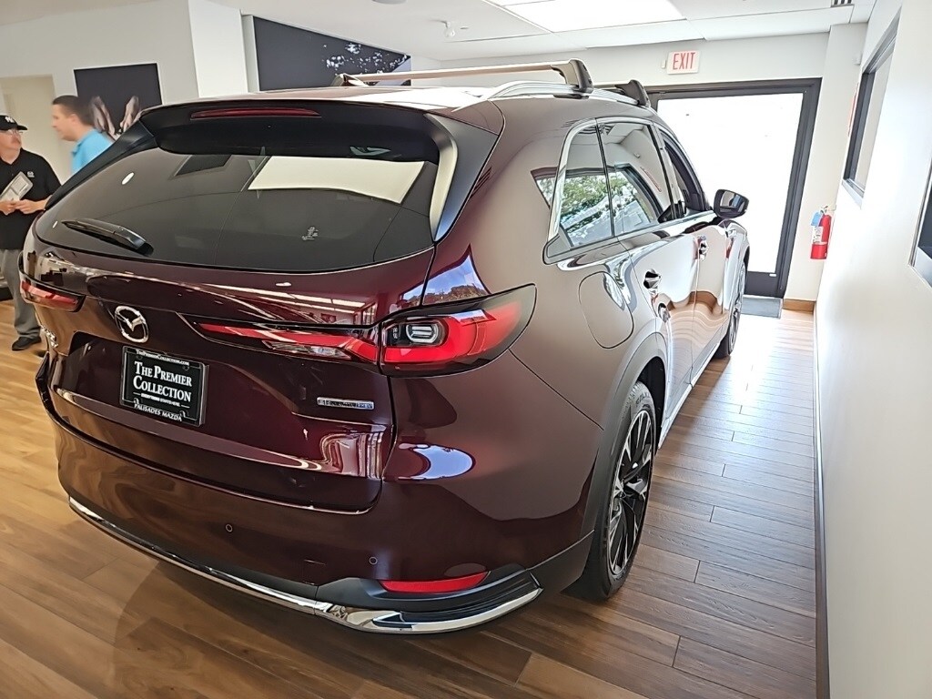 2024 Mazda CX-90 Premium photo 3