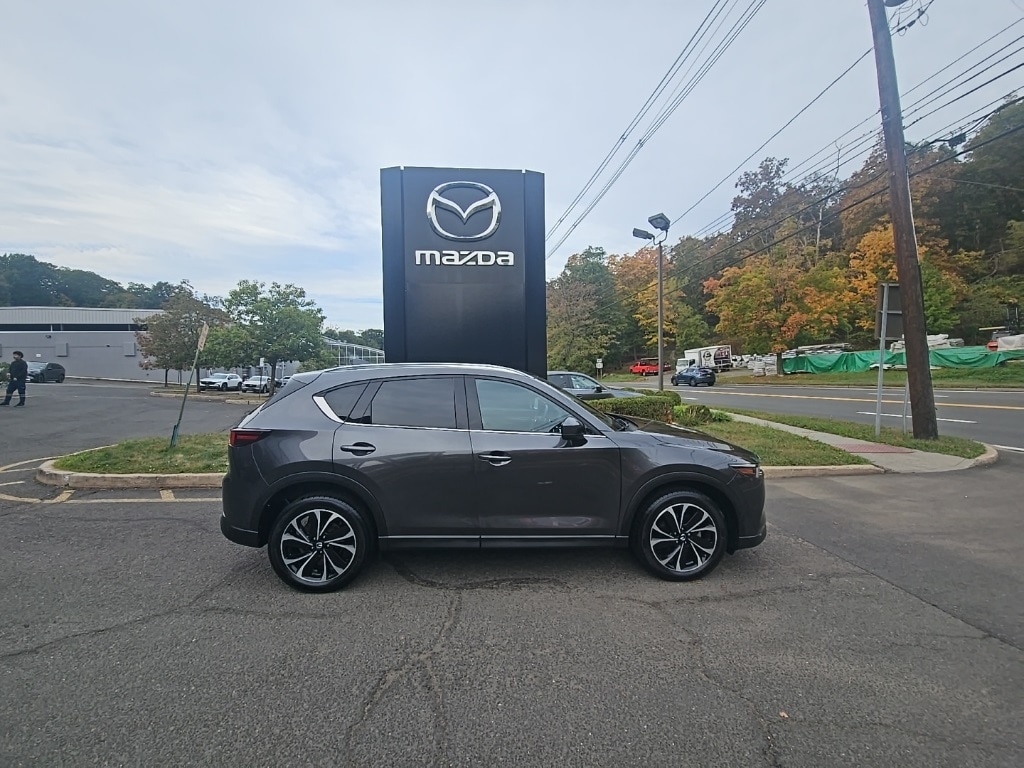 2022 Mazda CX-5 S Premium package