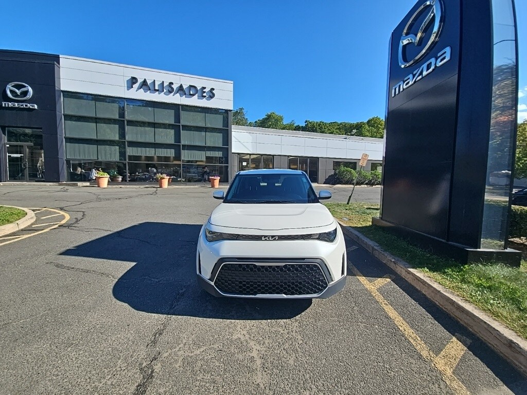 2023 Kia Soul LX photo 3