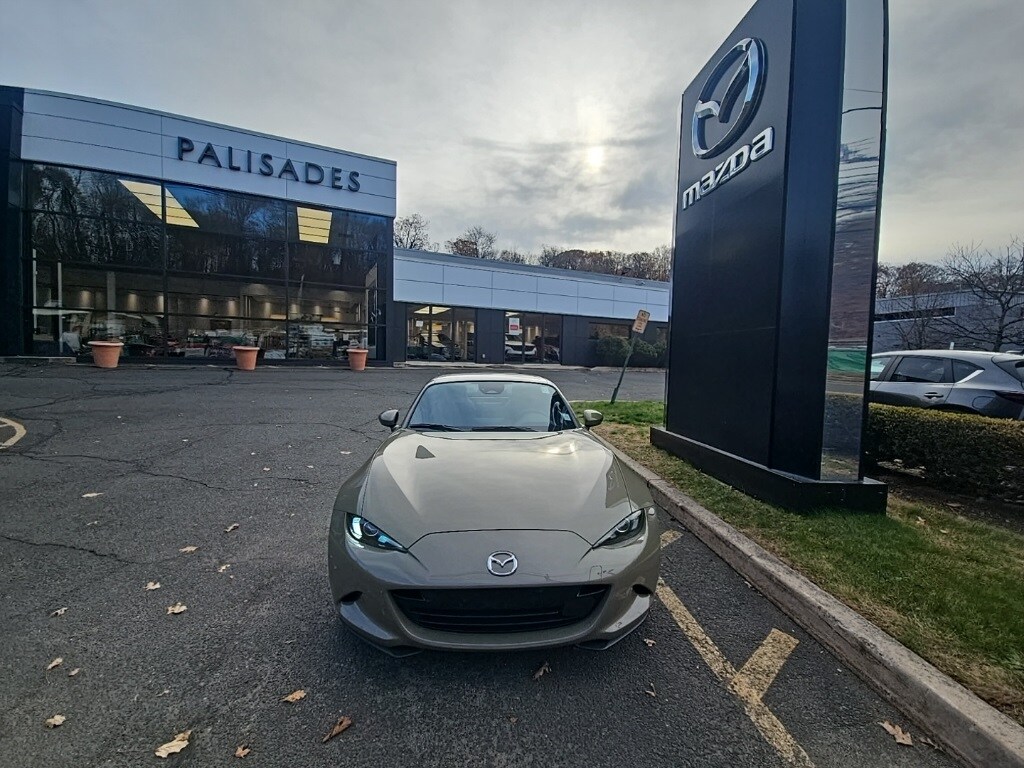 2024 Mazda MX-5 Miata Miata RF Grand Touring photo 3