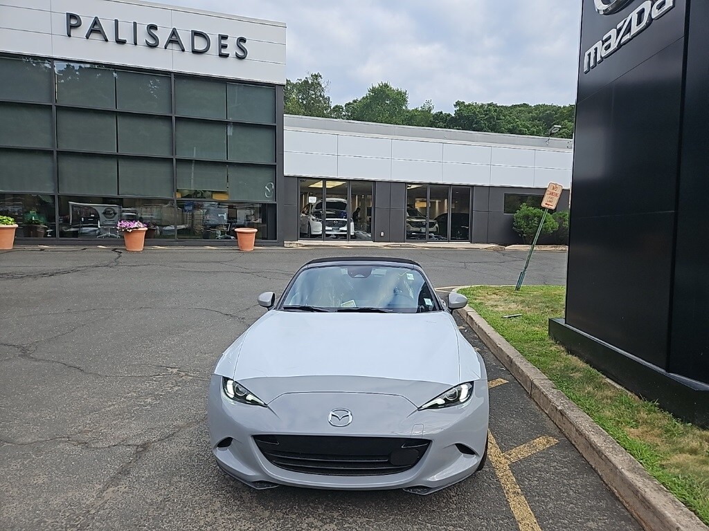 2025 Mazda MX-5 Miata Miata Grand Touring photo 2