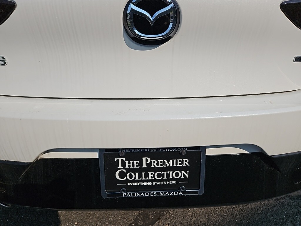 2025 Mazda Mazda3 2.5 s Preferred photo 2