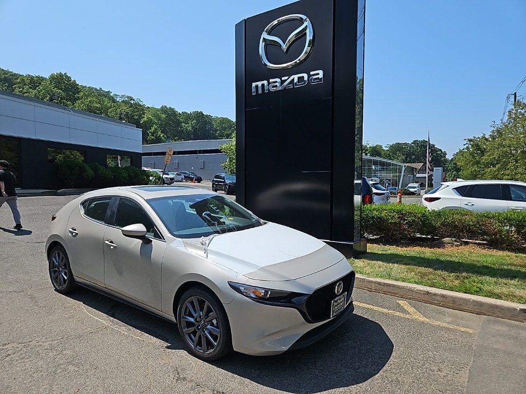 2025 Mazda Mazda3 2.5 s Preferred Hatchback photo 2