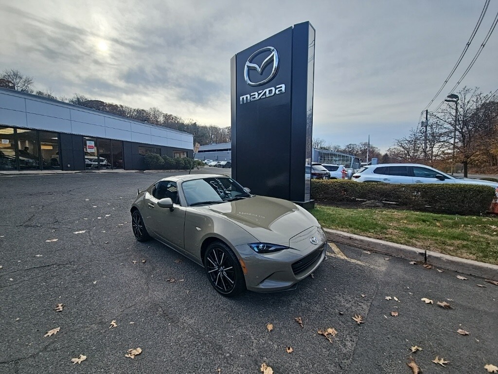 2024 Mazda MX-5 Miata Miata RF Grand Touring photo 2