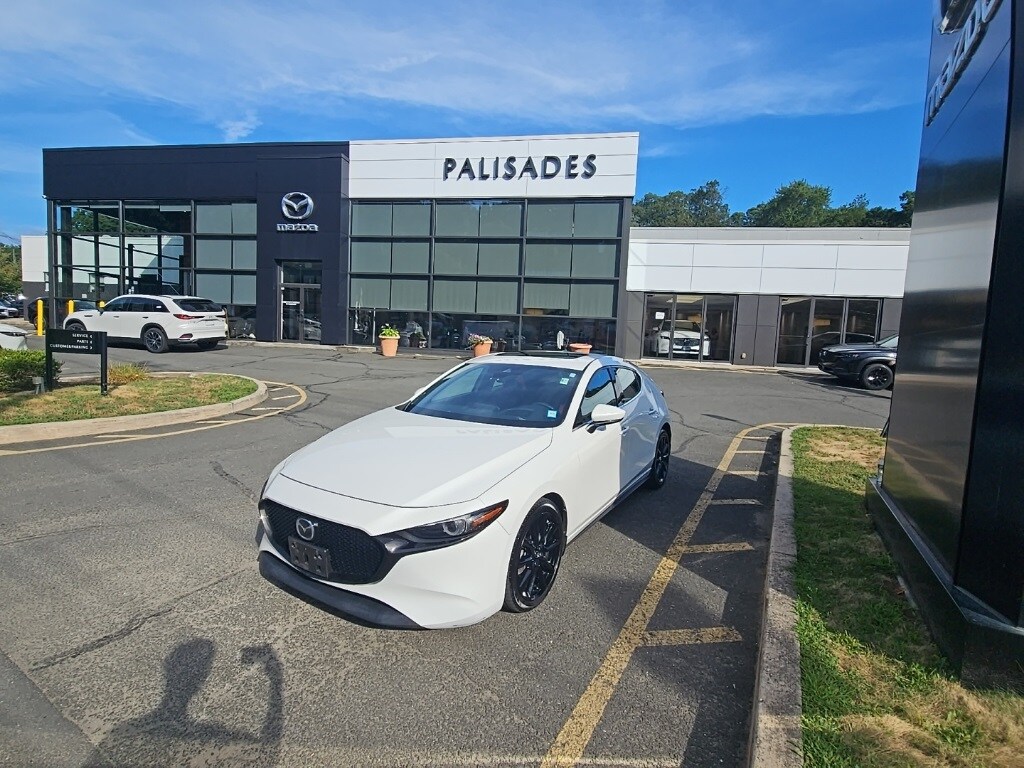 2020 Mazda Mazda3 Premium Hatchback photo 2