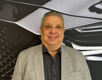 Staff member Luis Olivier from ID_7bc115
