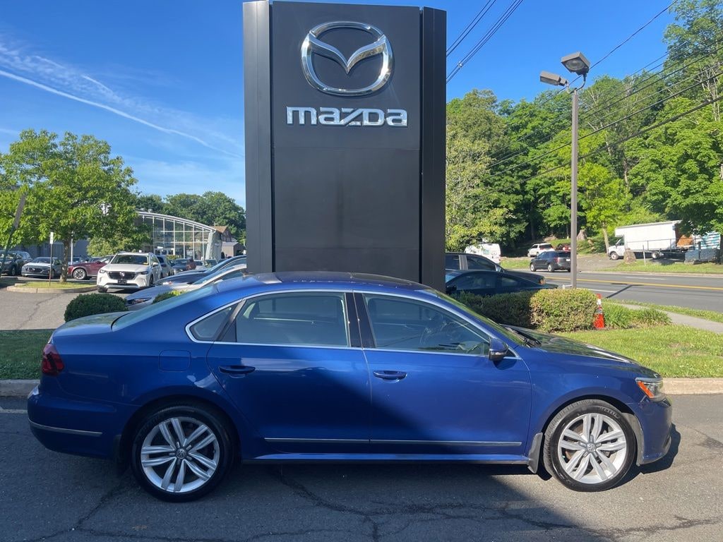 Used 2017 Volkswagen Passat 1.8T SE w/Technology Sedan
