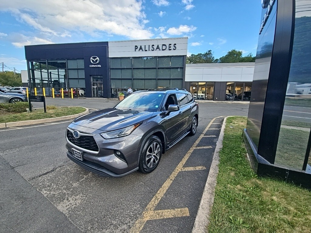 2022 Toyota Highlander Hybrid XLE photo 4