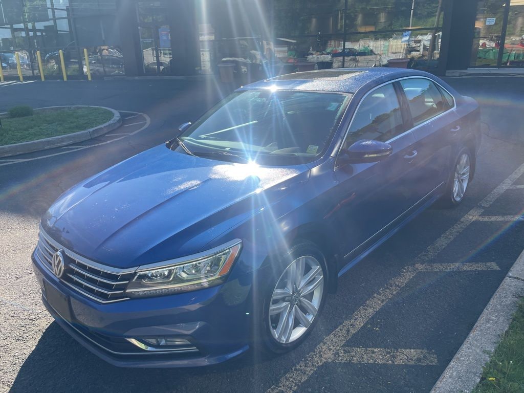 Used 2017 Volkswagen Passat 1.8T SE w/Technology Sedan
