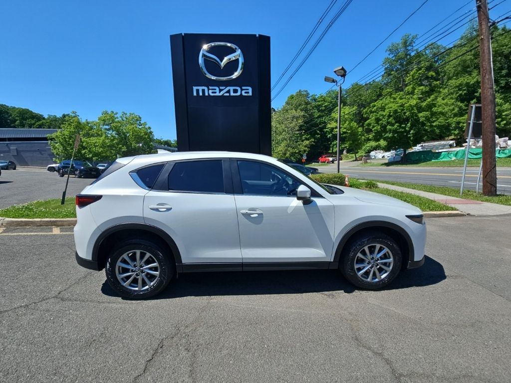 2023 Mazda CX-5 S Preferred package Auto AWD's photo