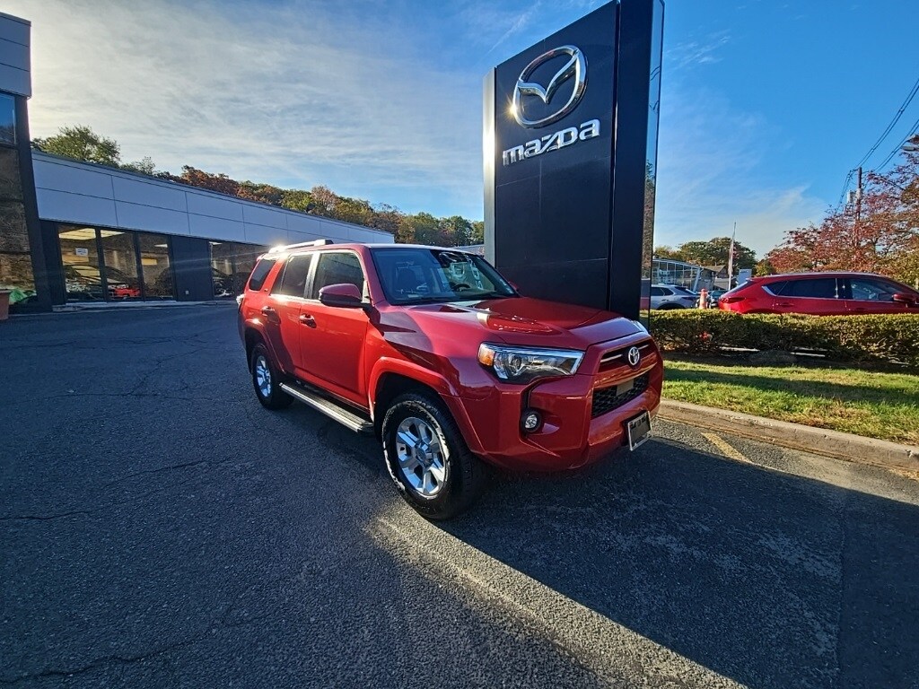 2022 Toyota 4Runner SR5 photo 2