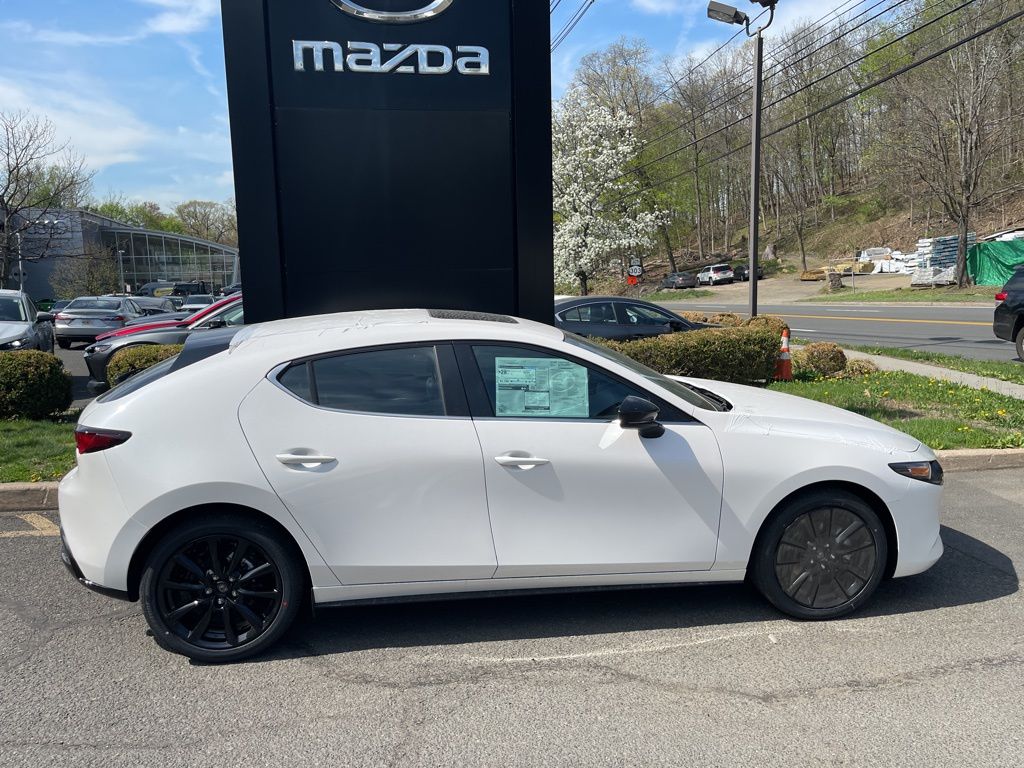 2026 Mazda CX-3 2.5 Carbon Ed. AT 5-Door SKYACTIV AWD's photo