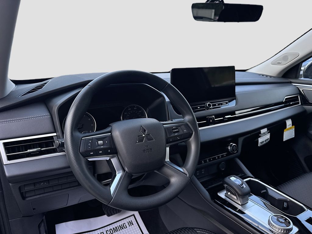 2025 Mitsubishi Outlander ES - Photo 10