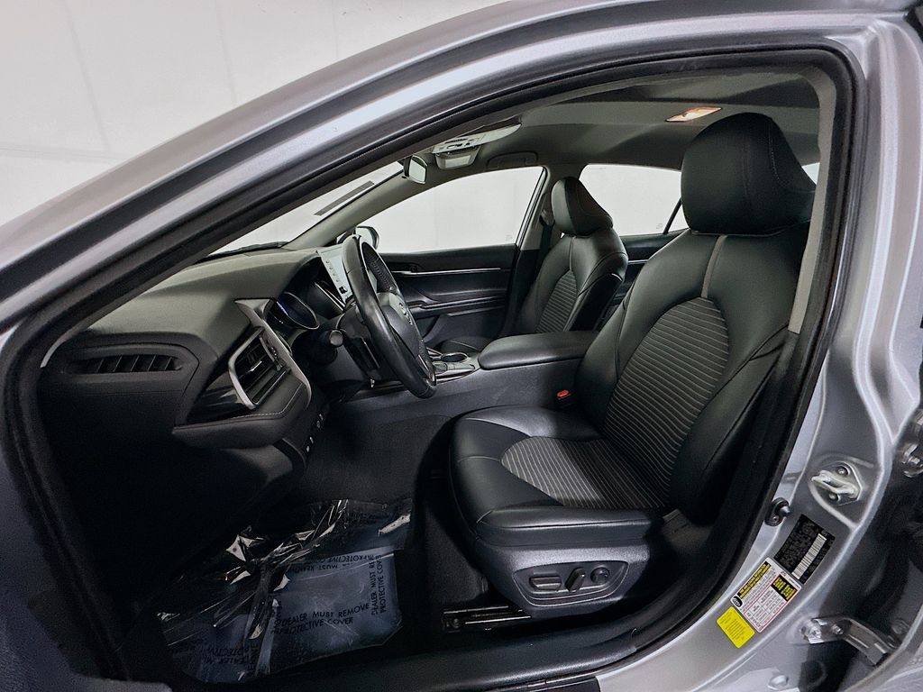 2023 Toyota Camry SE - Photo 13
