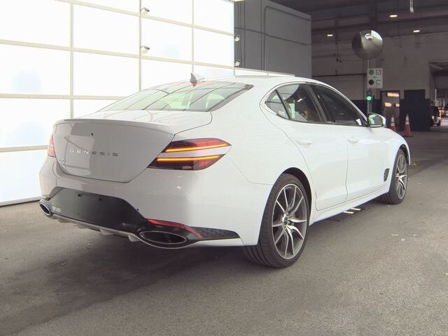 2024 Genesis G70 2.5T photo 2