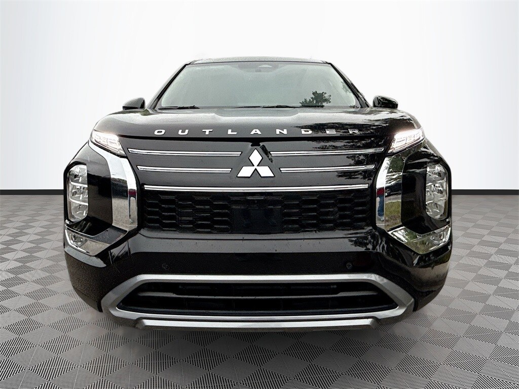 2025 Mitsubishi Outlander SE photo 2