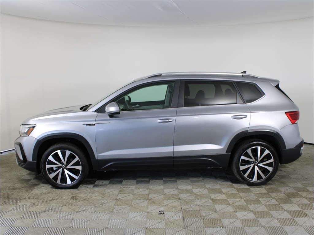Used 2024 Volkswagen Taos SE with VIN 3VVSX7B22RM044539 for sale in West Palm Beach, FL