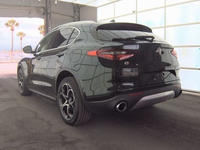 2019 Alfa Romeo Stelvio Ti photo 4