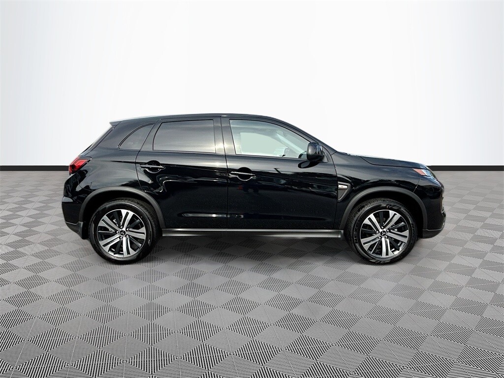 2025 Mitsubishi Outlander Sport ES photo 4