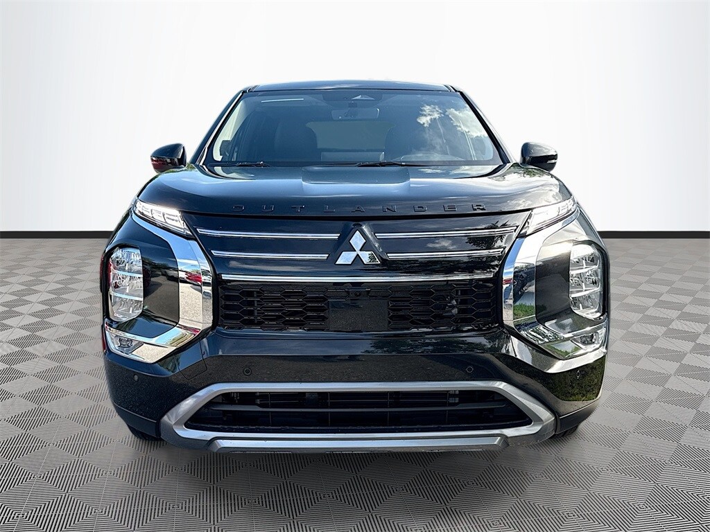 2025 Mitsubishi Outlander SE photo 2