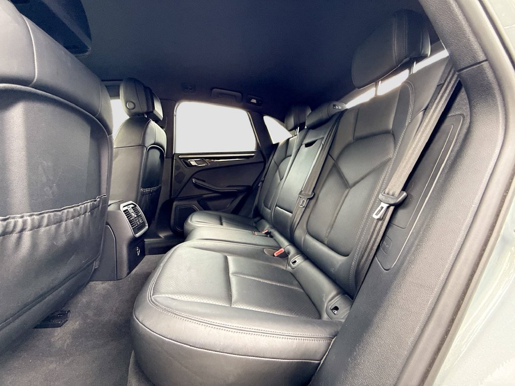 2021 Porsche Macan Base - Photo 26