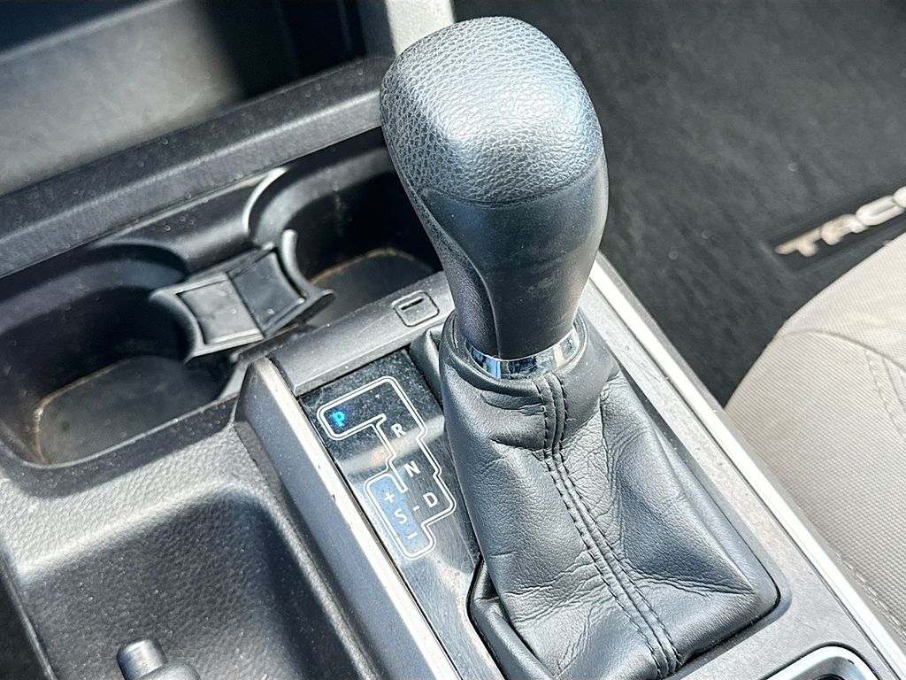 2022 Toyota Tacoma SR5 - Photo 17