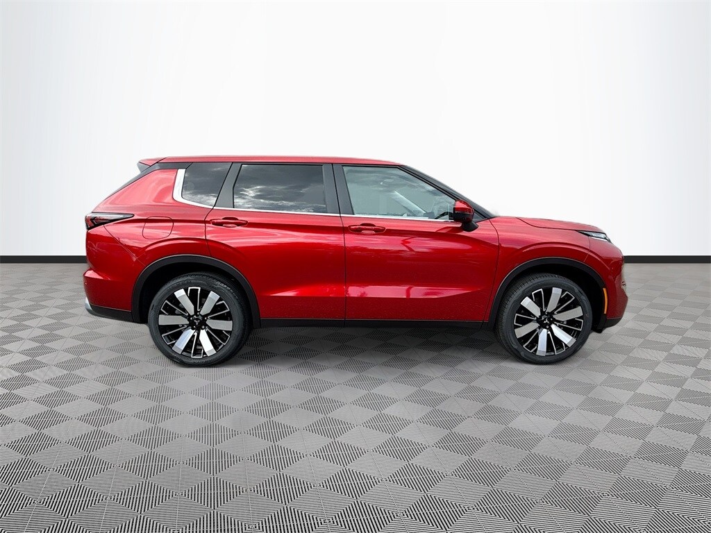 2025 Mitsubishi Outlander SE photo 4