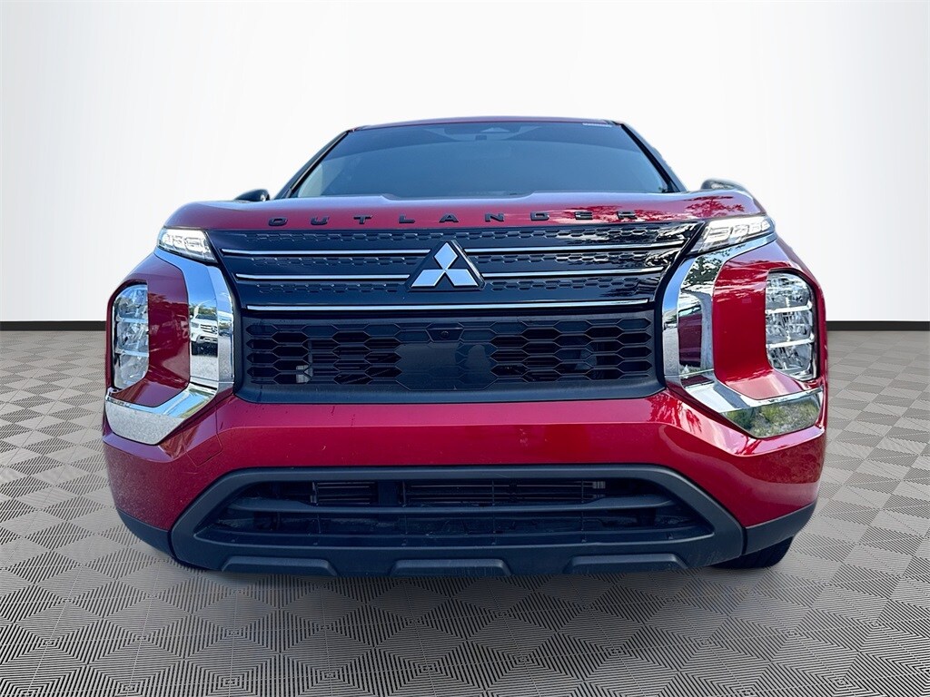 2024 Mitsubishi Outlander ES photo 2
