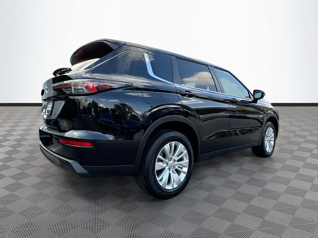 2025 Mitsubishi Outlander ES - Photo 6