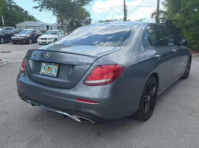 2017 Mercedes Benz E 300 photo 2