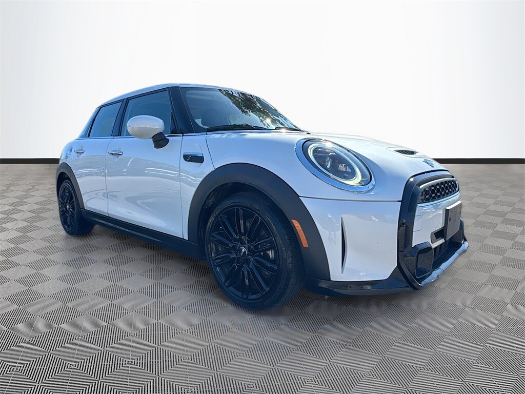 2024 Mini Cooper S photo 3