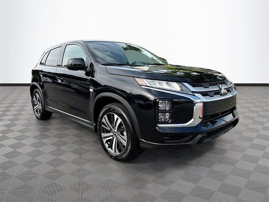 2025 Mitsubishi Outlander Sport ES photo 3