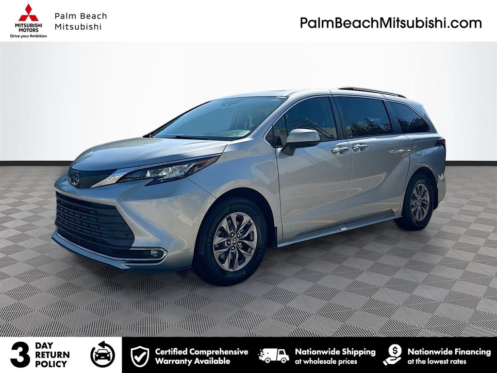 2022 Toyota Sienna XLE 7-Passenger Hybrid AWD's photo