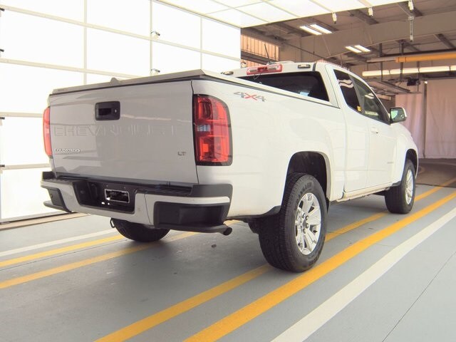 2022 Chevrolet Colorado LT photo 2
