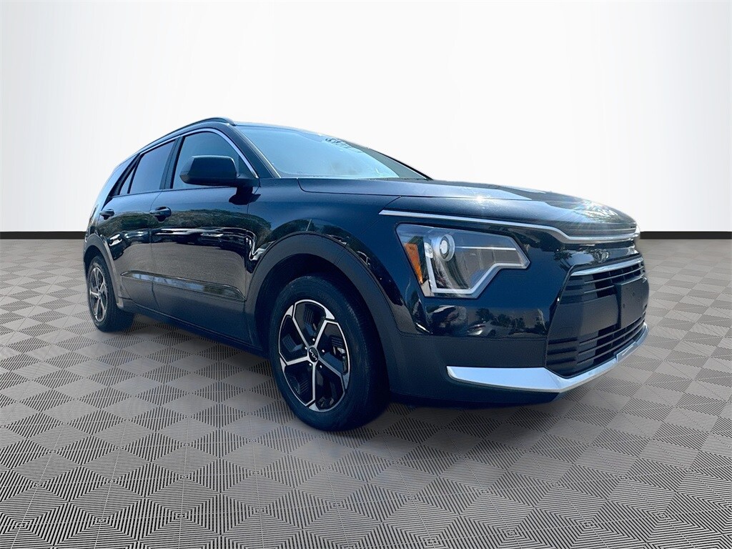 2024 Kia Niro LX photo 3