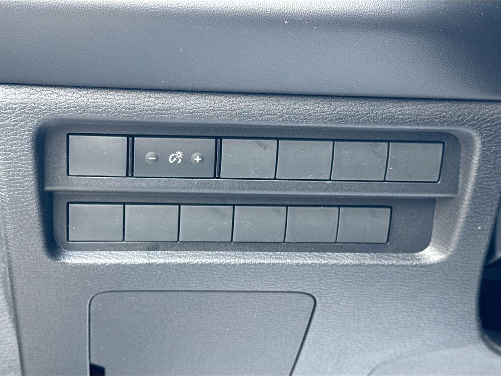 2025 Mitsubishi Outlander ES - Photo 11