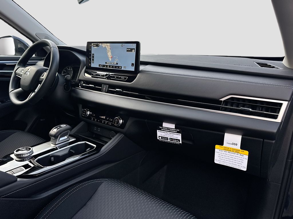 2025 Mitsubishi Outlander ES - Photo 31