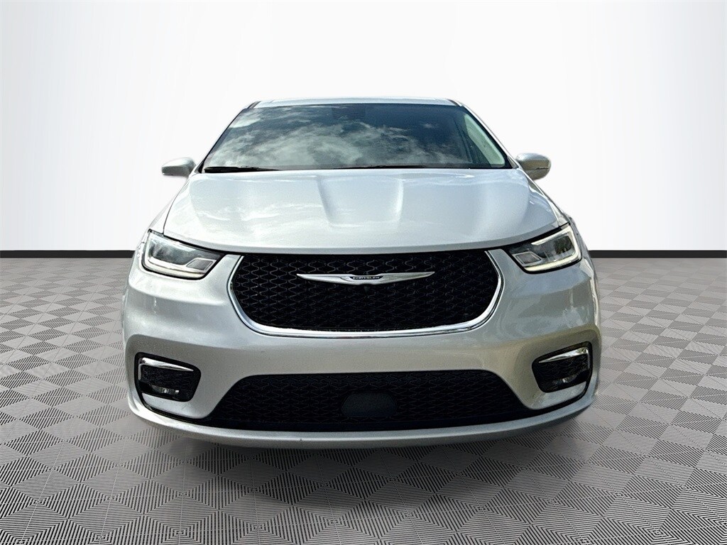 2022 Chrysler Pacifica Hybrid Touring L photo 2