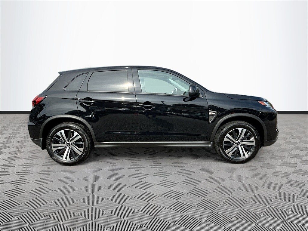 2025 Mitsubishi Outlander Sport ES photo 3