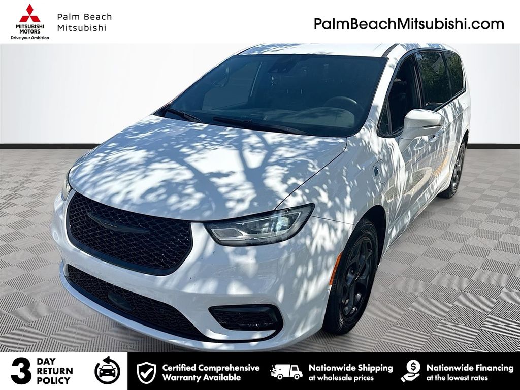 2022 Chrysler Pacifica Hybrid Touring L Hybrid's photo