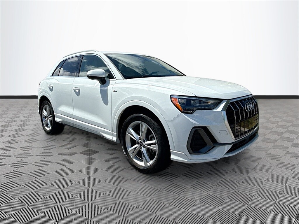 2021 Audi Q3 S line Premium photo 3